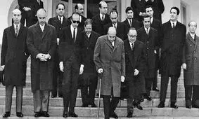 چرا «هویدا» مدام وزیر عوض می‌کرد؟