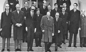 چرا «هویدا» مدام وزیر عوض می‌کرد؟