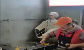 پخت غذا در آشپزخانه اتوماتیک/ ویدئو