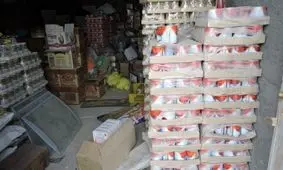 کشف انواع مواد غذایی احتکار شده از انباری در زاهدان
