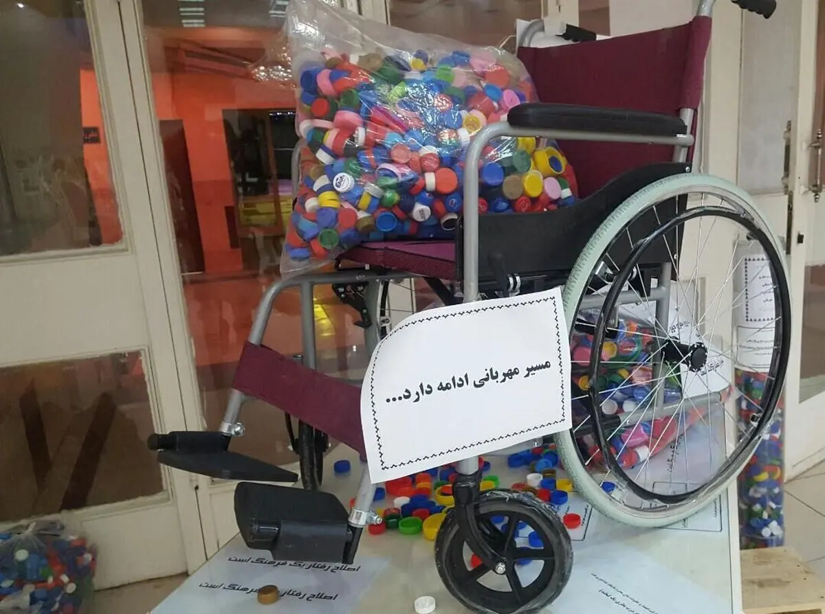 در‌های بطریها، ویلچر می‌شوند برای معلولان