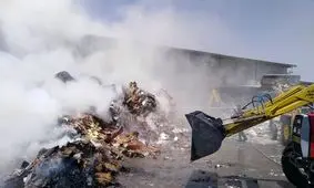 آتش سوزی گسترده در کارخانه بازیافت اصفهان