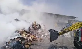 آتش سوزی گسترده در کارخانه بازیافت اصفهان