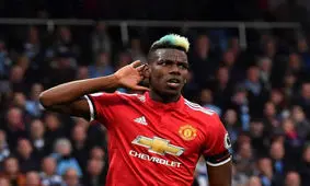 افطار پوگبا در جریان بازی یونایتد و رم/ عکس