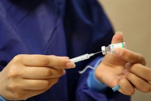 تزریق واکسن کرونا طبق اولویت های وزارت بهداشت انجام می‌گیرد