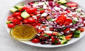 طرز تهیه سالاد یونانی با سس ویژه