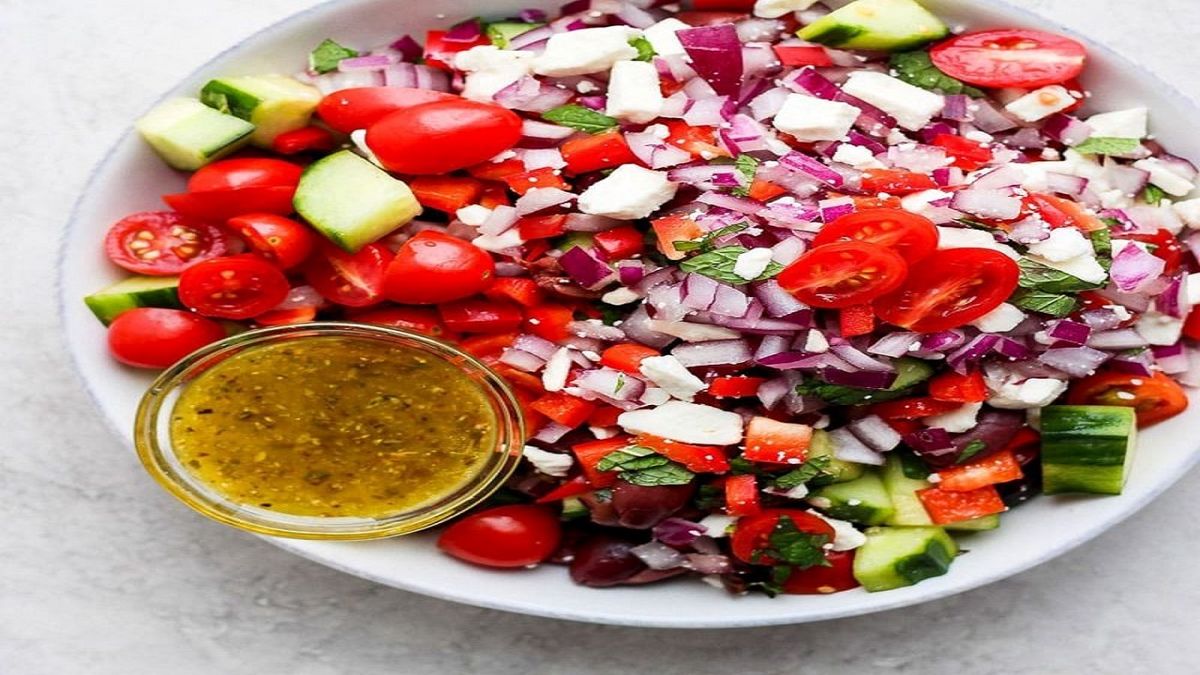 طرز تهیه سالاد یونانی با سس ویژه