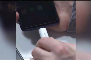 تب سنج موبایلی بدون تماس دما را اندازه می‌گیرد/ ویدئو