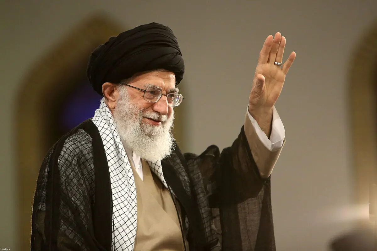 تصویر اینستاگرامی از رهبر انقلاب در هوای بارانی عصر امروز