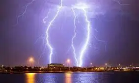 باد و رعد و برق جان دو نفر را گرفت