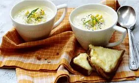 طرز تهیه سوپ ذرت و سیب‌زمینی با خامه ترش