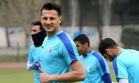 اقدام جنجالی و عجیب مهاجم استقلال