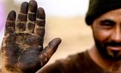 تصویری از حال و روز کارگر ایرانی/ کاریکاتور
