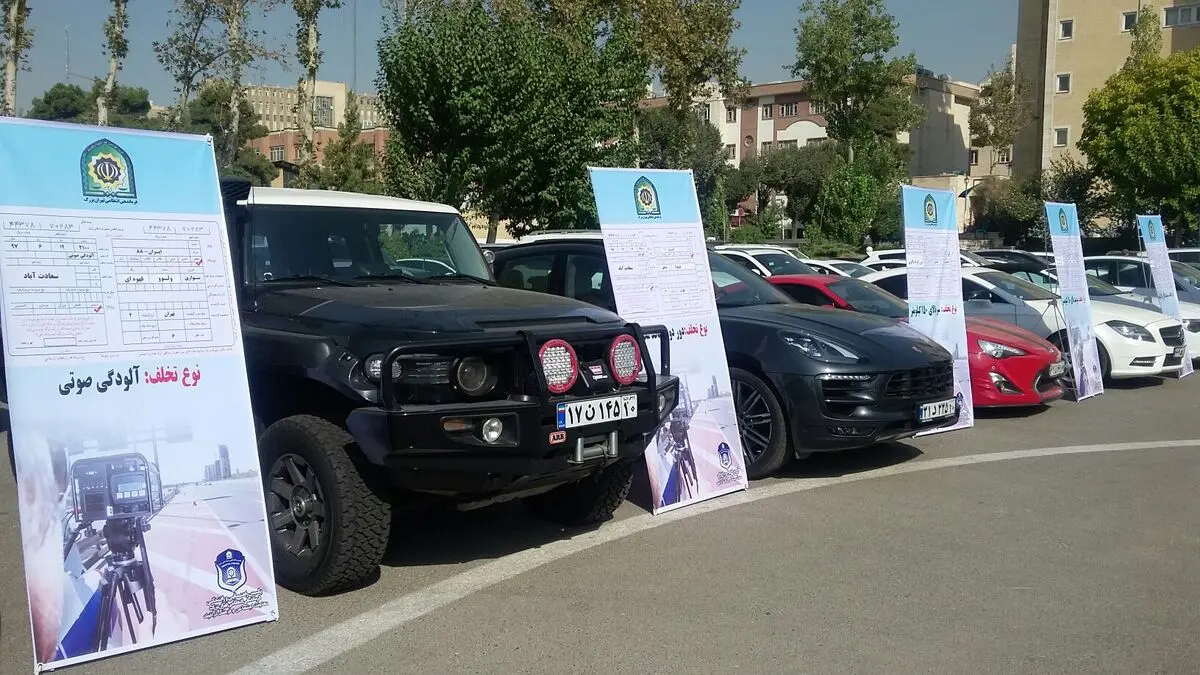 سخنگوی گمرک: خودروهای لاکچری قابل خرید و فروش نیستند