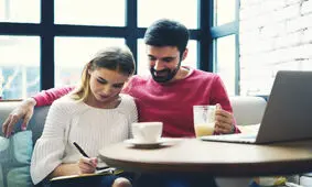 چگونگی صحبت با همسر در مورد مسائل مالی