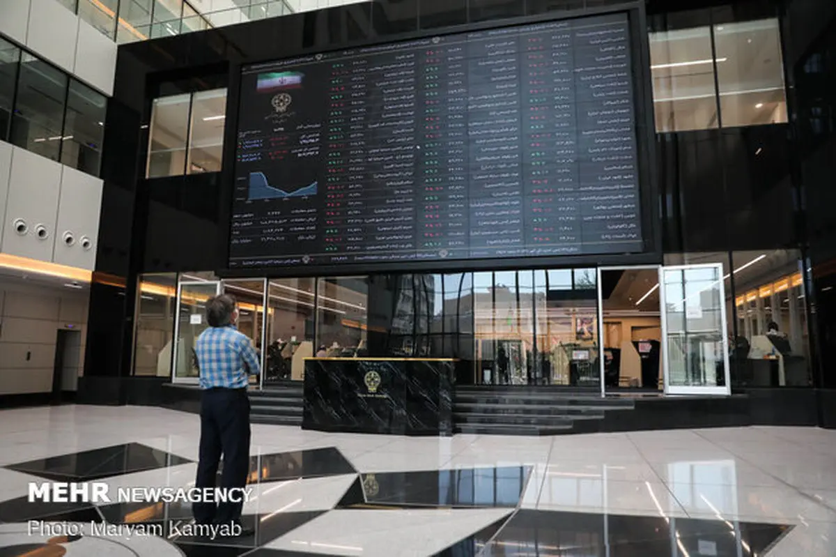 بورس ۸۹۸ واحد افت کرد