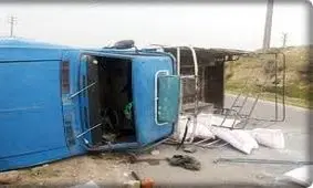 واژگونی خودروی سایپا با سه مصدوم در لنده