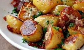 طرز تهیه سیب زمینی کبابی با سس قارچ