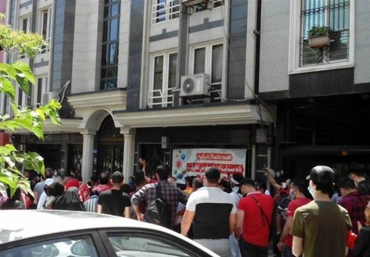 شعار تند پرسپولیسیها جلوی چشم عزیزی خادم