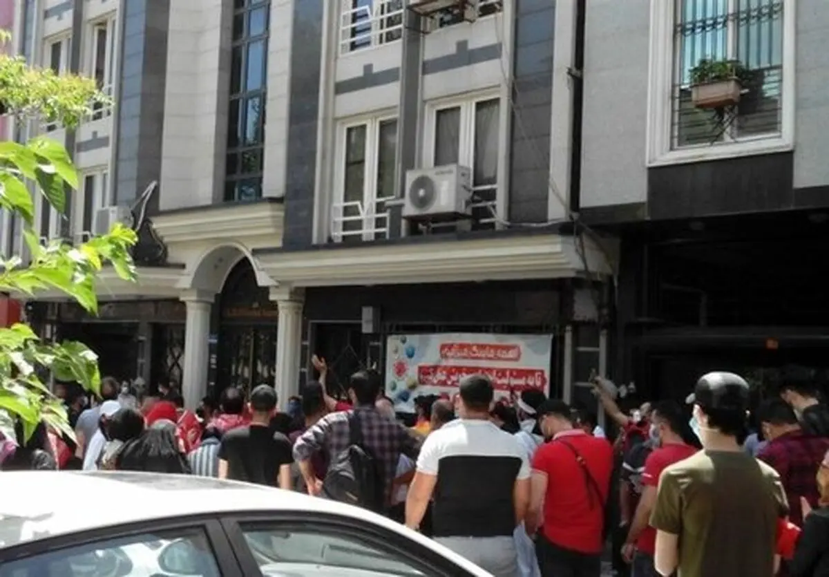 شعار تند پرسپولیسی‌ها جلوی چشم عزیزی خادم