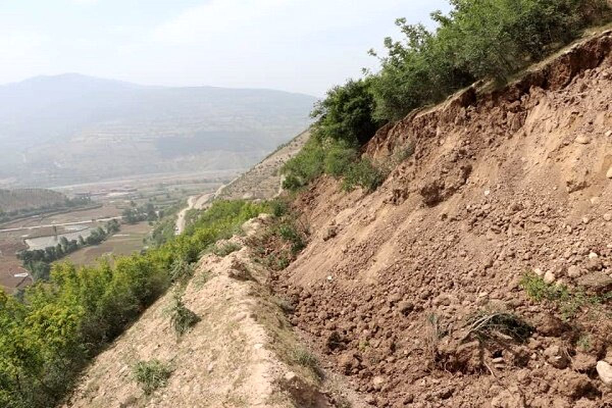 رانش زمین در روستای خرشک شهرستان رودبار/ ۳ خانه آسیب دید