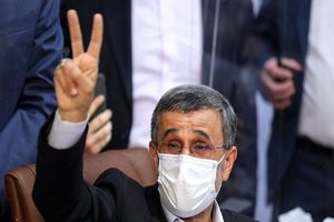احمدی نژاد، غیرزنده در کلاب هاوس/ جای اصحاب سیاست بنشانیم نوار!