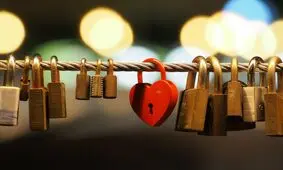 باز کردن قفل عشاق بعد از پیمودن 6000 مایل