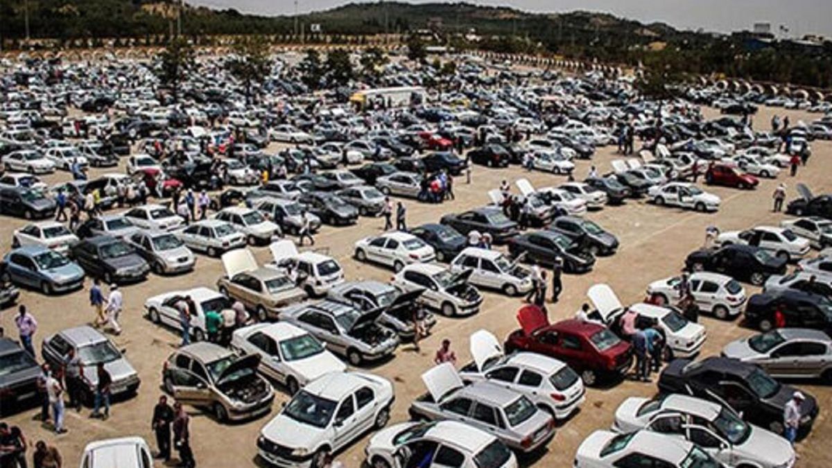 علت کاهش عرضه خودرو توسط ایران خودرو و سایپا به بازار چیست؟