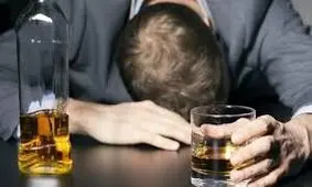 مرد ۳۰ساله در بندرعباس قربانی مسمومیت الکلی شد