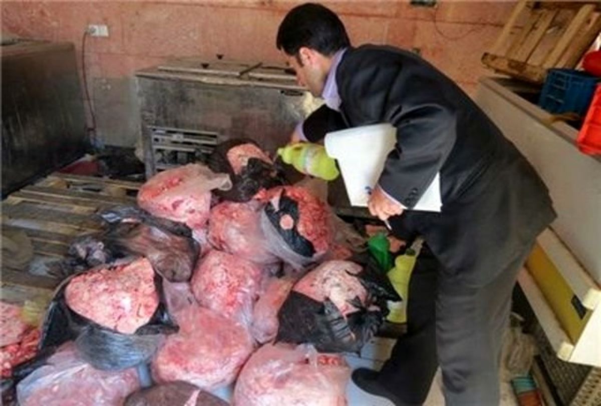 کشف و معدوم 250 کیلوگرم گوشت فاسد و غیر مصرف انسانی در ملکان
