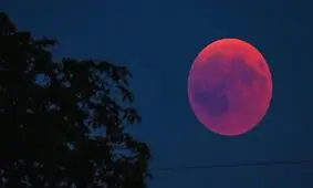 همزمانی ابَر ماه و خسوف در روز چهارشنبه
