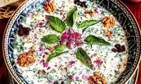 طرز تهیه آب دوغ خیار خوشمزه و مجلسی مخصوص تبریز با خامه
