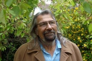 اسماعیل خویی شاعر بلند آوازه ایرانی در غربت درگذشت