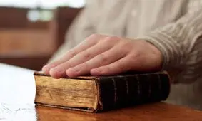 مروری بر مراسم‌ تحلیف ریاست‌جمهوری در سراسر دنیا/ از سوگند خوردن در برابر شنل قرمزی تا هدیه گرفتن سپر و نیزه