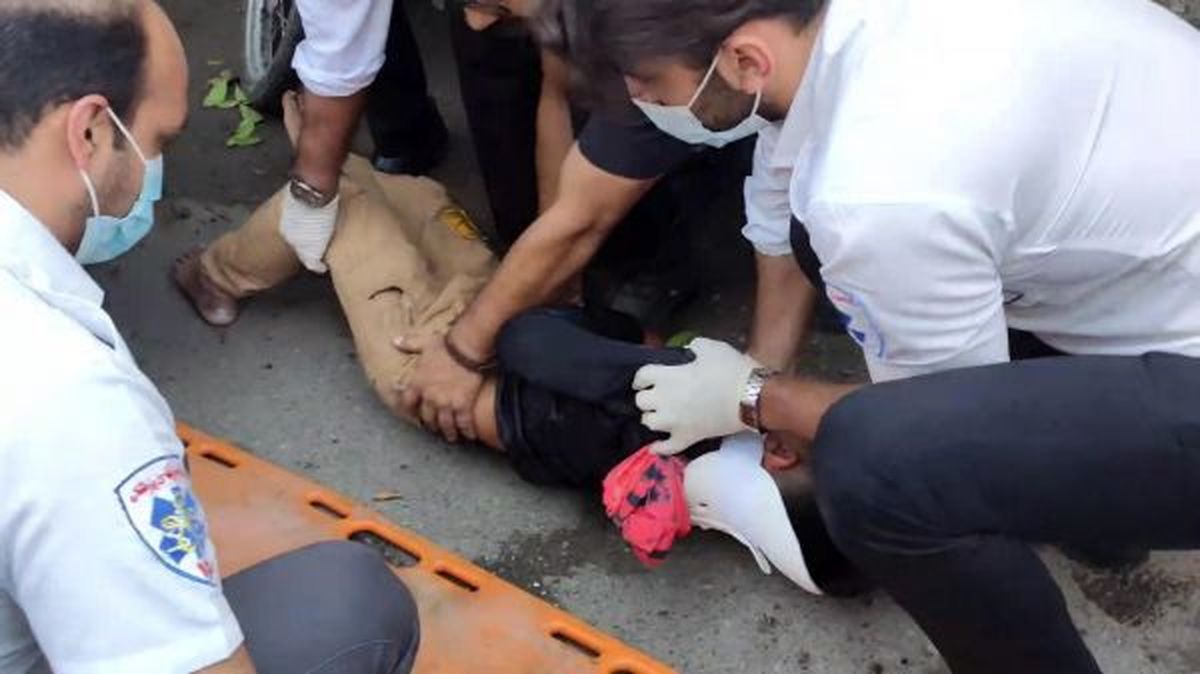 سقوط یک تماشاچی در دیدار رایکا بابل و هوادار تهران از پشت بام/ ویدئو