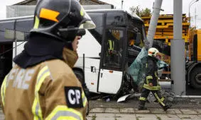 برخورد اتوبوس شهری با تیر چراغ برق/ ویدئو