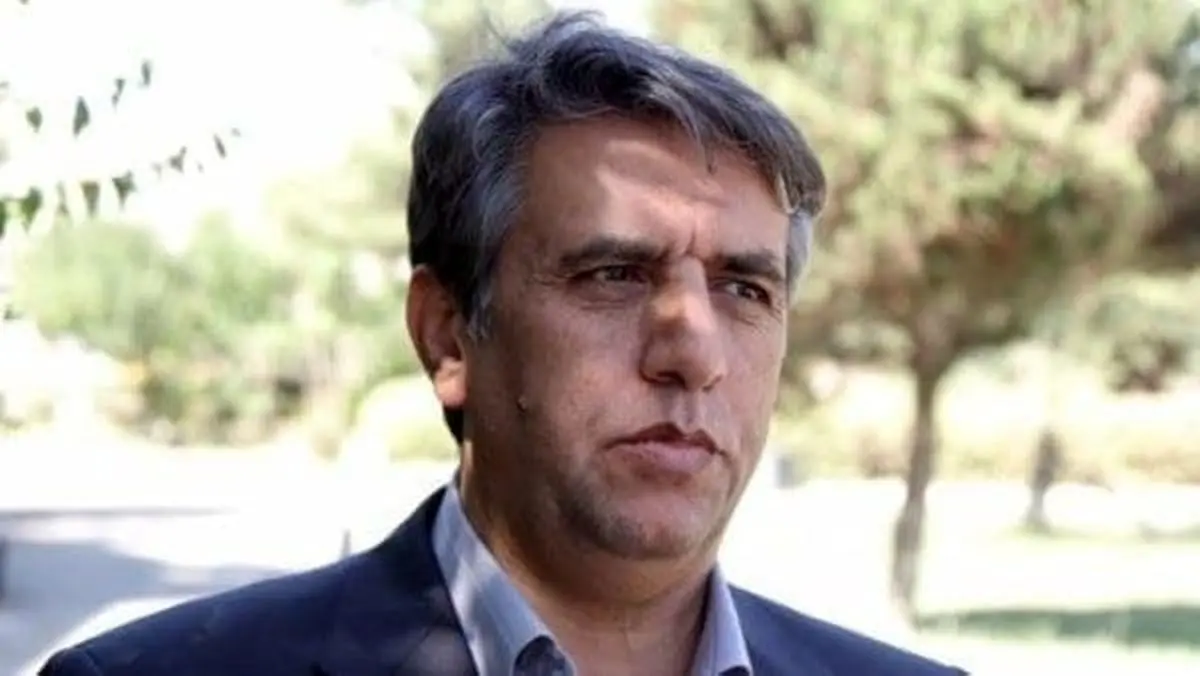 یک اصلاح‌طلب: رأی ندادن، بازی در زمین تندروهاست/ اقتدارگراها می خواهند مردم را از صندوق‌های رای دور کنند، ما باید برگردانیم