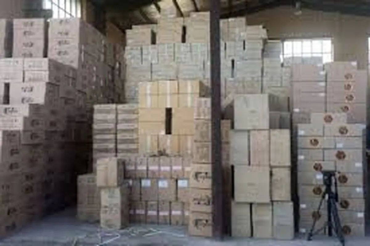 انبار ‌۱۲ میلیارد ریالی احتکار کالاهای اساسی در بوکان کشف شد