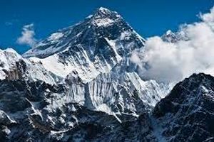 یک زن ۴۴ ساله هنگ‌کنگی رکورد سریع‌ترین صعود به قله اورست را جابه‌جا کرد