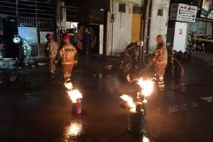 لحظه آتش سوزی یک مغازه در تهرانپارس/ ویدئو