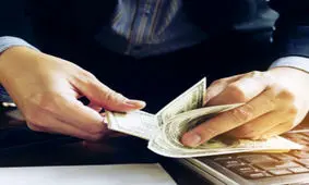 راهکار عجیب یک مرد برای مقابله با ولخرجی‌های همسرش!