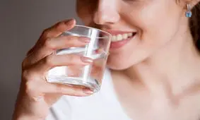 نشانه‌های کم آبی در بدن چیست؟