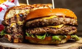 اولین همبرگر دنیا را چه کسی درست کرد؟