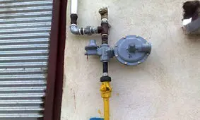 کشف سر بریده روی علمک گاز در تهران/ عکس