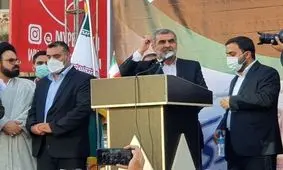 همتی به جای ارائه تسهیلات مسکن، ارز واردات موز به فامیل روحانی داد