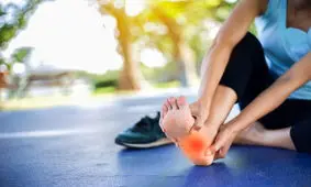 علت داغ شدن کف پا چیست؟