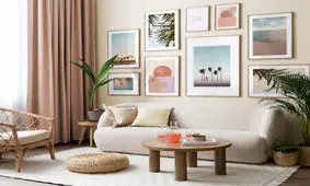 بهترین شکل چیدن قاب عکس روی دیوار خانه