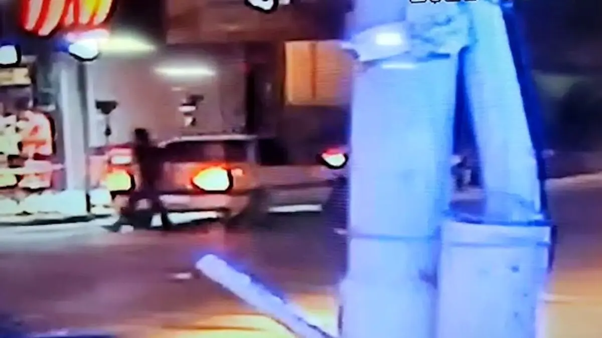 لحظه سرقت پژو 405 در چند ثانیه در آبادان/ ویدئو