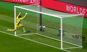 گل تماشایی چک به اسکاتلند از میانه زمین/ ویدئو