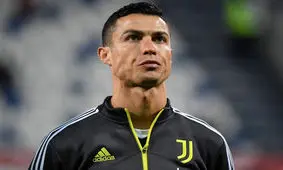 واکنش کریستیانو رونالدو به قرار گرفتن نوشابه کوکاکولا روی میز کنفرانس به جای آب